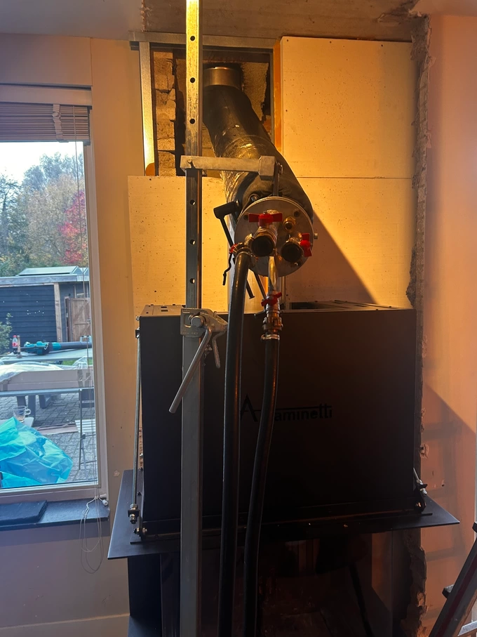 Rookgasafvoerkanaal renoveren middels Firan Flex t.b.v. houtkachel